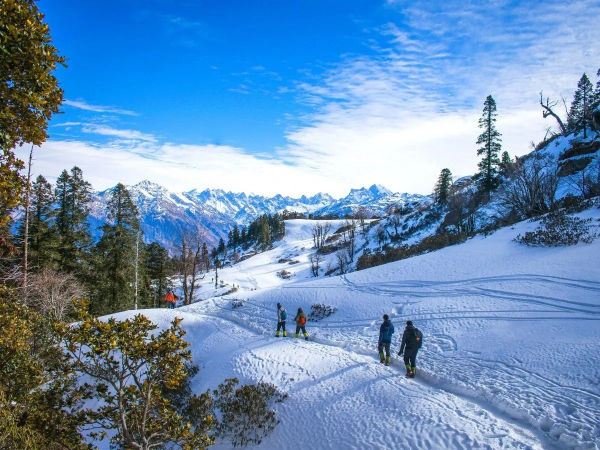 Kashmir Wonders: A Scenic Holiday Tour via Jammu